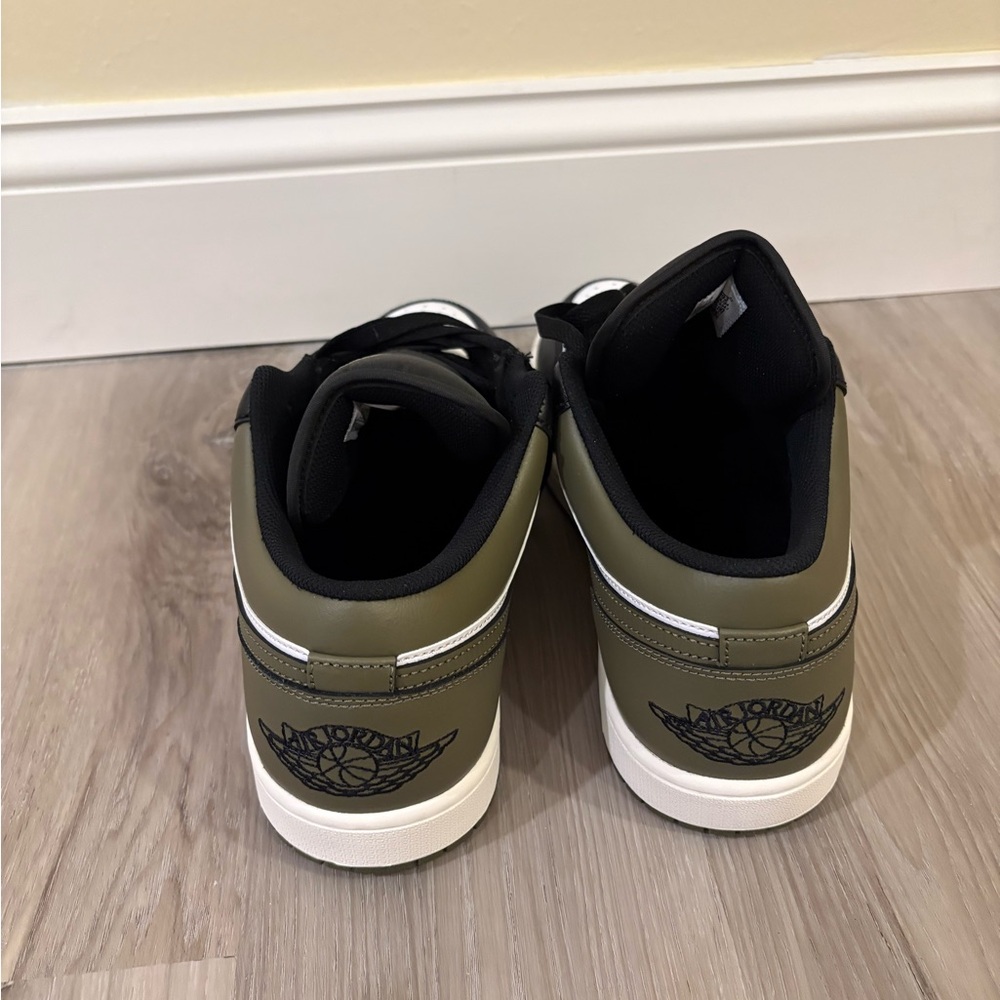 Nike Air Jordan 1 Low Black Toe Medium Olive - Picture 3 of 6